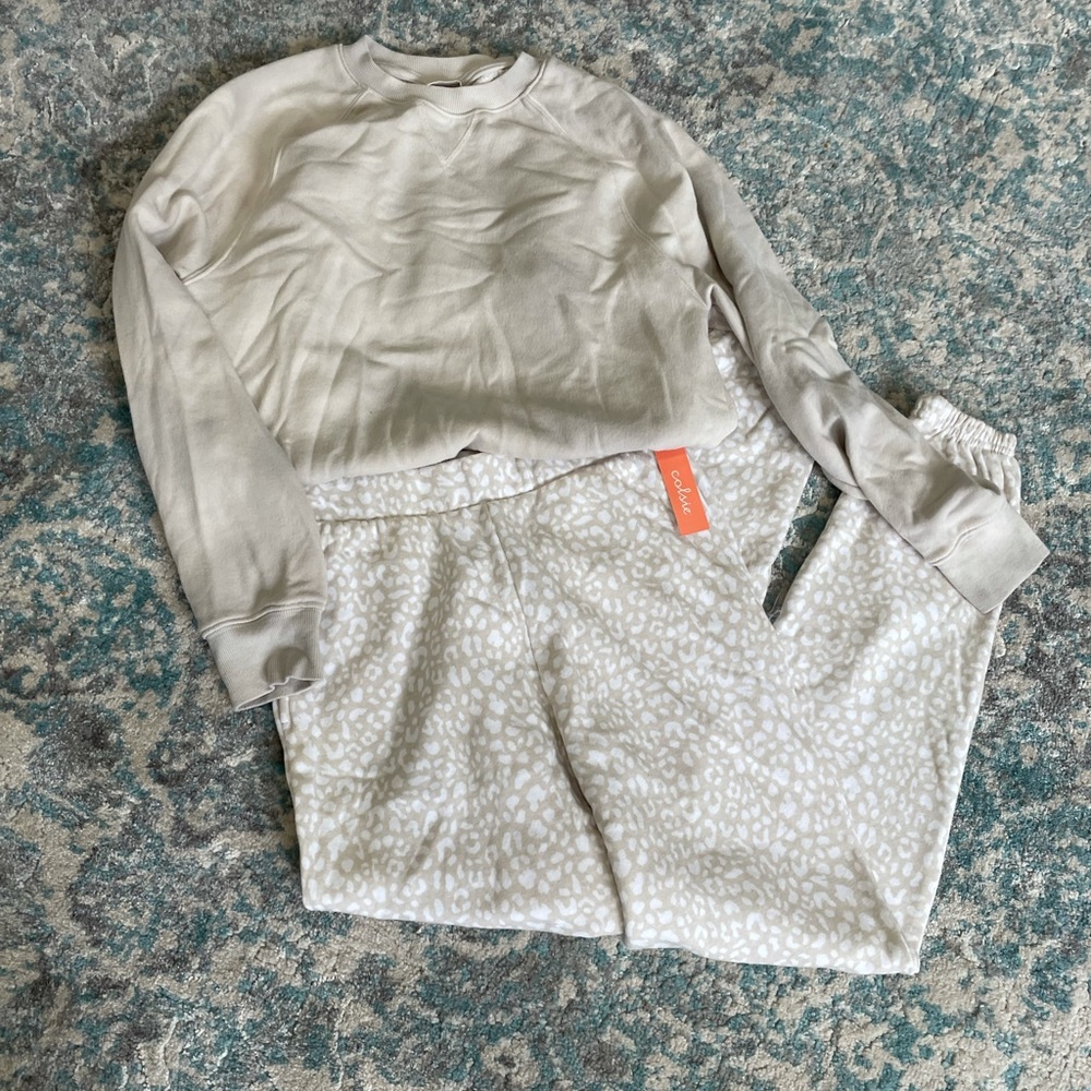 NEW colsie sweatpants joggers set animal print sweater and joggers